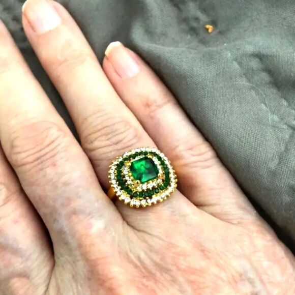 Elegant Two-tone Sparkling crystal ring sz 9 - Picture 3 of 12